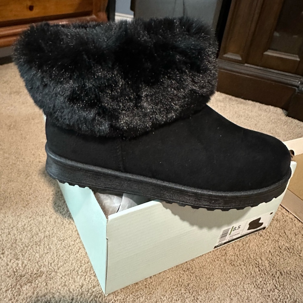 LG Black Winter Rain Boots with Plush Fur Trim